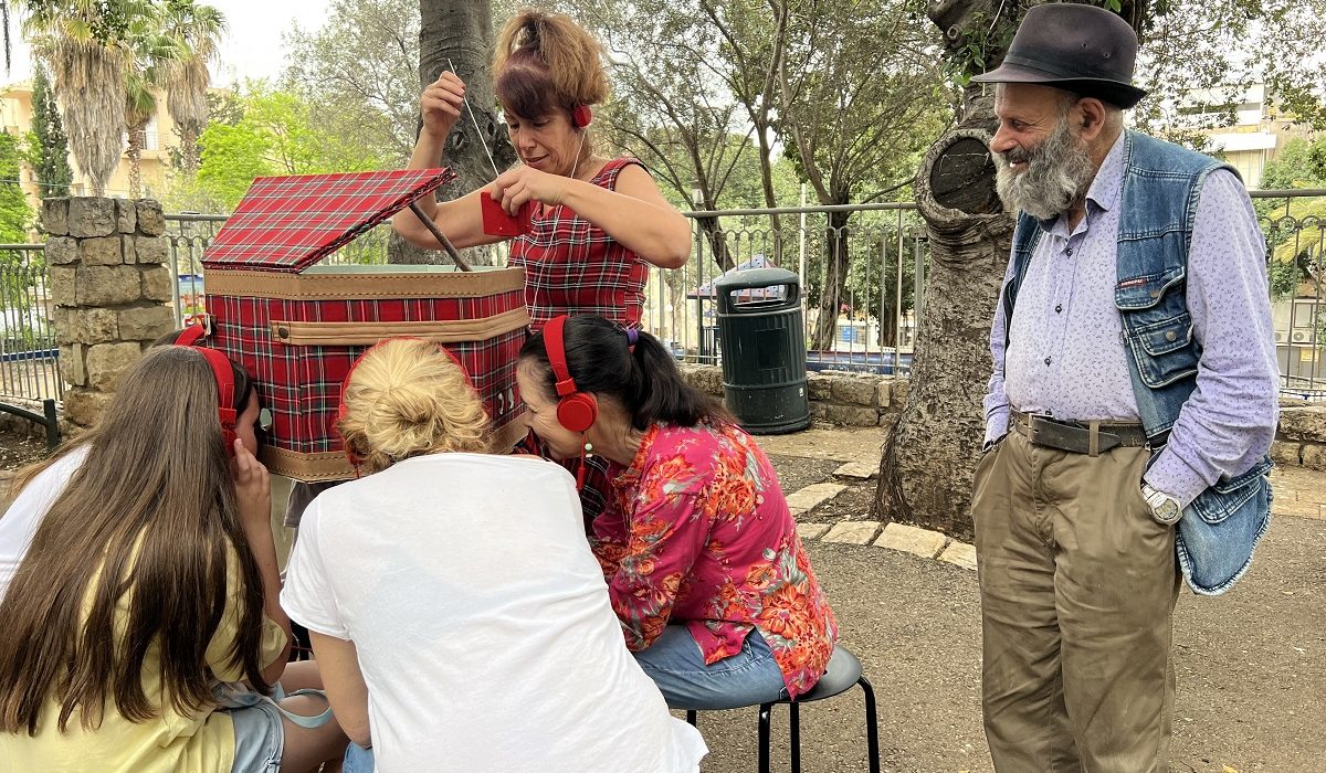 הסל הצגה מאת נועה בקר. תיאטרון הצצה מיניאטורי